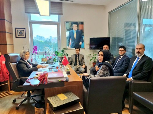 Sn. Ecz. Öznur Çalık’a Ziyaret